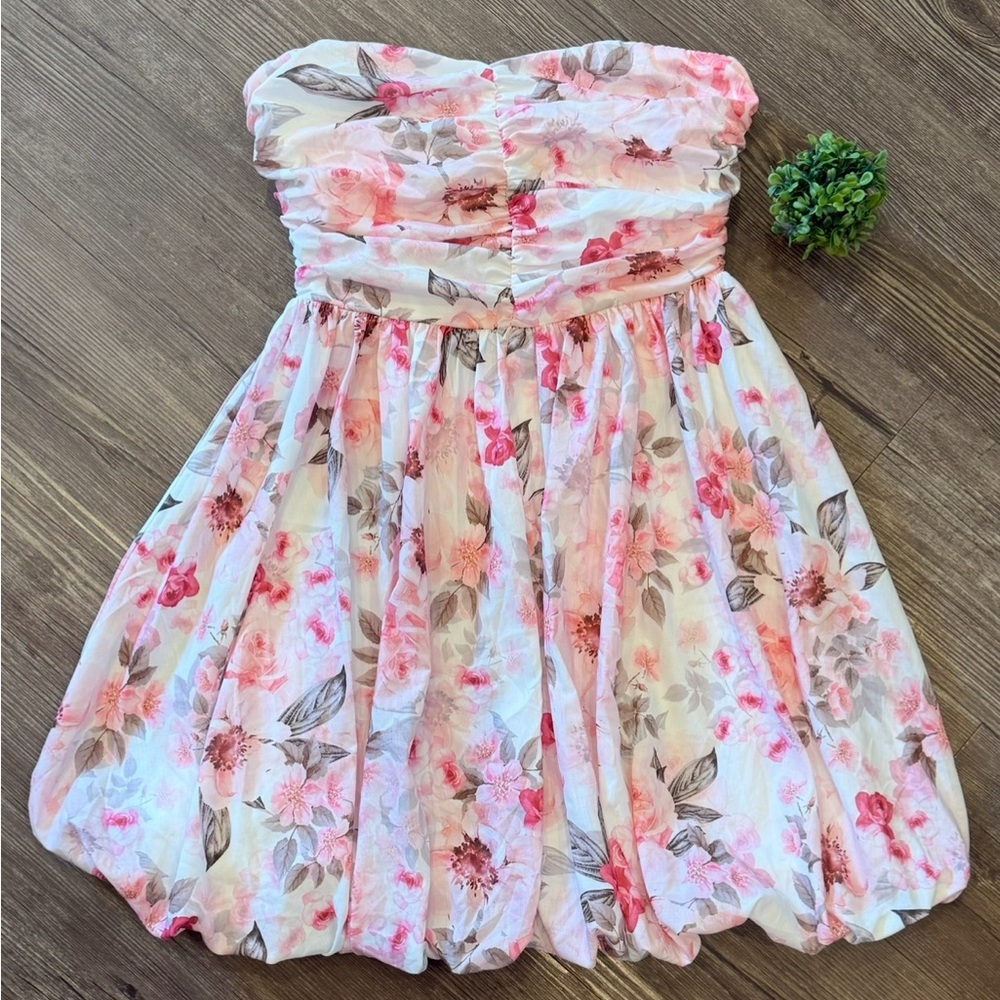 Showpo Women’s Mini Strapless Bubble Hem Dress Pink White Floral Size 6 - Picture 3 of 7